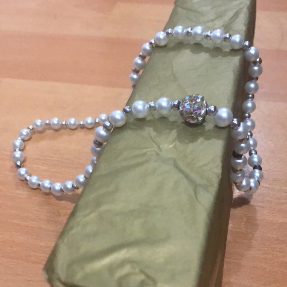 A necklace - Picture 5 of 5